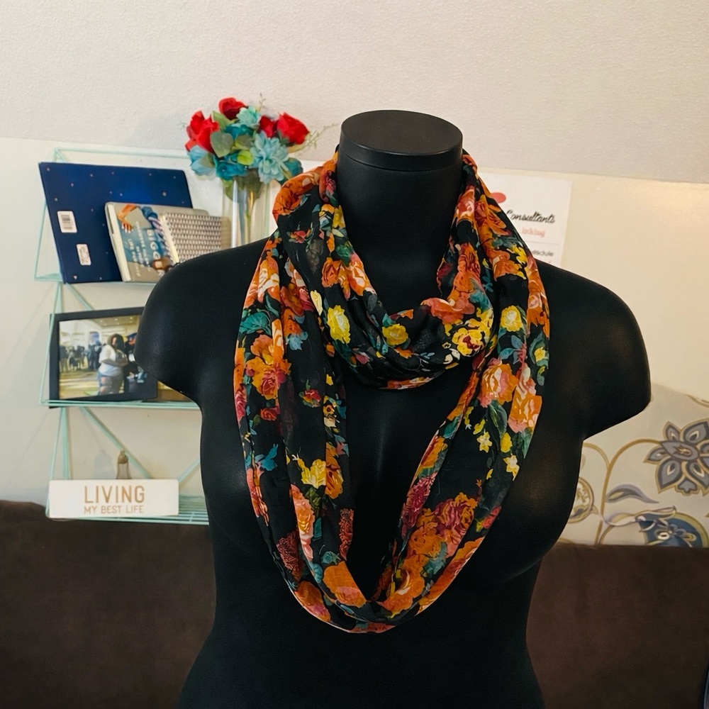 Stylish Women's Scarf Collection 5pcs - Picture 3 of 12